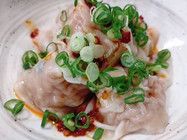 【三重美食】傳統麵食小菜滷味宵夜超棒選擇ー睿盛香麵村(自強店