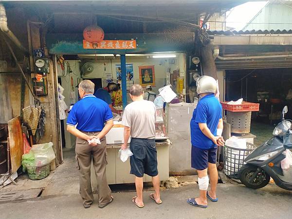 【台中烏日美食】閒逛烏日火車站旁的菜巿場及品味宮太鮮小籠包