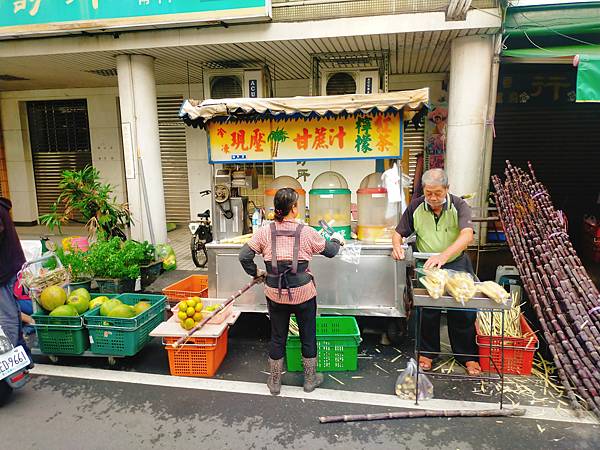 【台中烏日美食】閒逛烏日火車站旁的菜巿場及品味宮太鮮小籠包