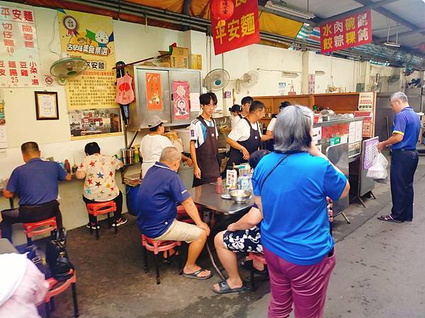 【台中烏日美食】閒逛烏日火車站旁的菜巿場及品味宮太鮮小籠包