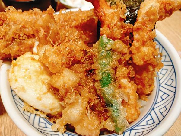 【台北信義區美食】【日式炸物丼飯】現炸現吃的香氣撲鼻熱騰炸物