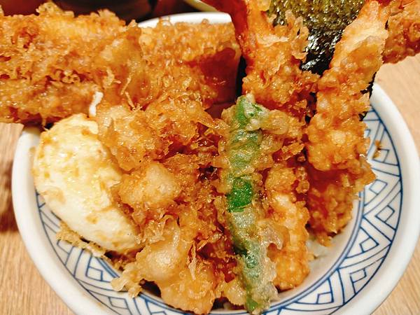 【台北信義區美食】【日式炸物丼飯】現炸現吃的香氣撲鼻熱騰炸物