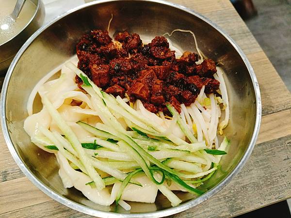 【台北士林美食】人情味超受歡迎的外省眷村麵的酢醬麵—王艇長酢