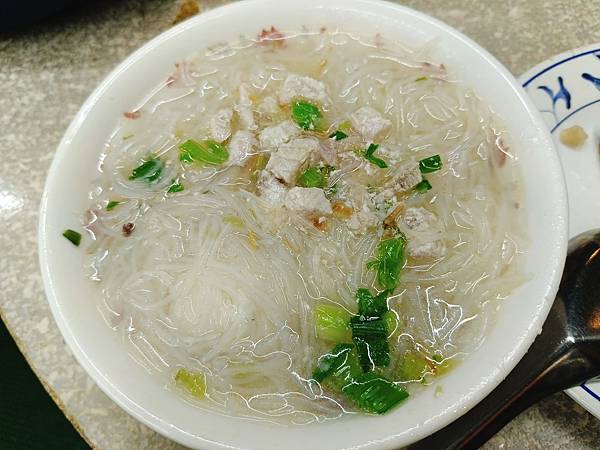 【台北大同美食】在地宵夜首選是深夜解饞的好去處-旗魚新竹米粉