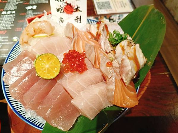 【台北中山美食】CP值爆表!超強「爆量」日式海鮮丼飯-今日魚