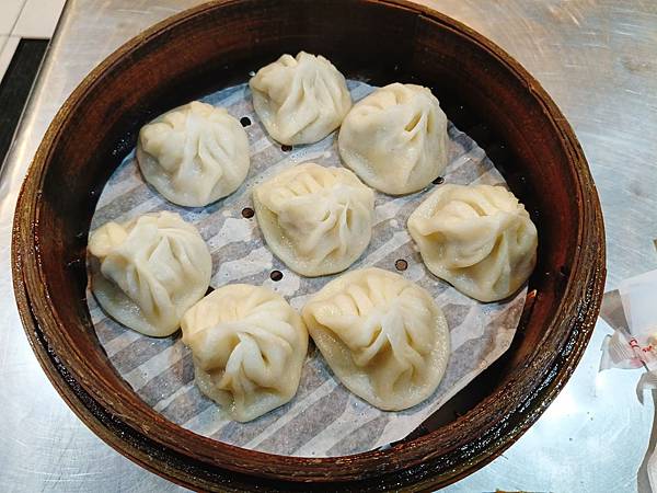 【台北士林美食】傳統油飯、爆汁的小籠、夠味酸辣湯的美味-社中