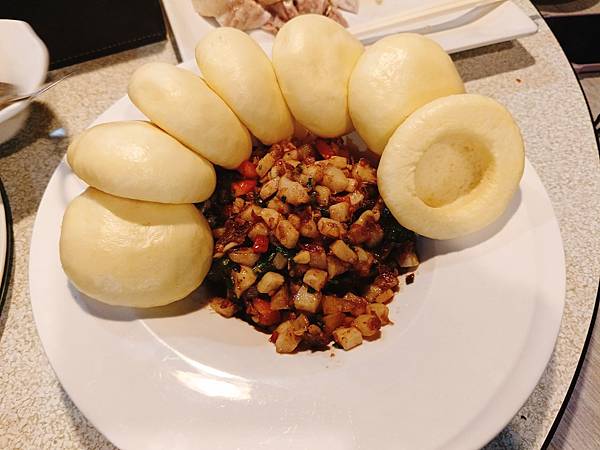 【台北大安美食】夢幻五月雪下的客家料理擁有米其林推薦盛宴-五