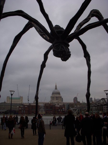 這正是Louise Bourgeois作品