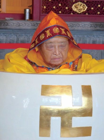 悟明長老圓寂肉身不壞坐缸.jpg 悟明長老圓寂肉身不壞坐缸.jpg