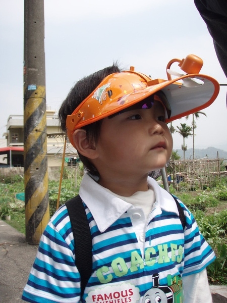 裡面有"內建"太陽眼鏡