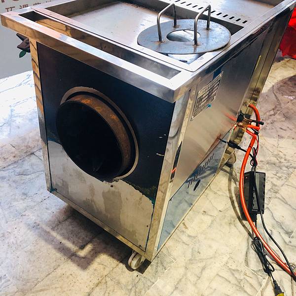 台中美食 巧遇農情 中區 發現台灣巧克力 手工巧克力Bar,超濃郁的熱可可,從烘烤到設計老闆一手完成