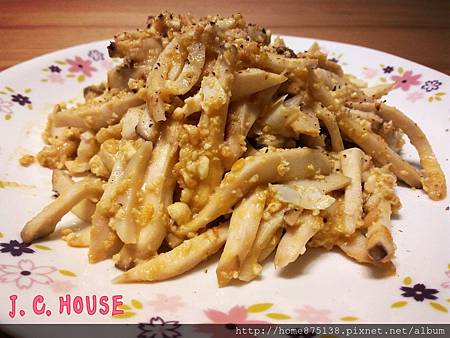 鹹蛋炒杏鮑菇~簡單又美味 鹹蛋炒杏鮑菇~簡單又美味