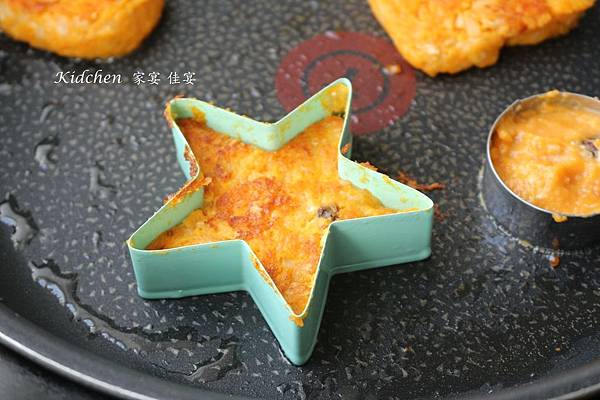 煎鍋上的餅.jpg 煎鍋上的餅.jpg