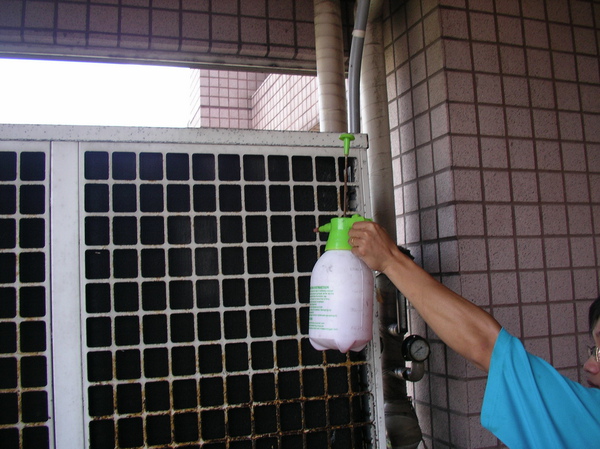 氣冷式冰水機保養清洗3