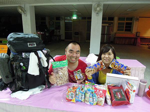 The Japan volunteer bring many Japanese snacks and ingredients ,like Miso 、curry