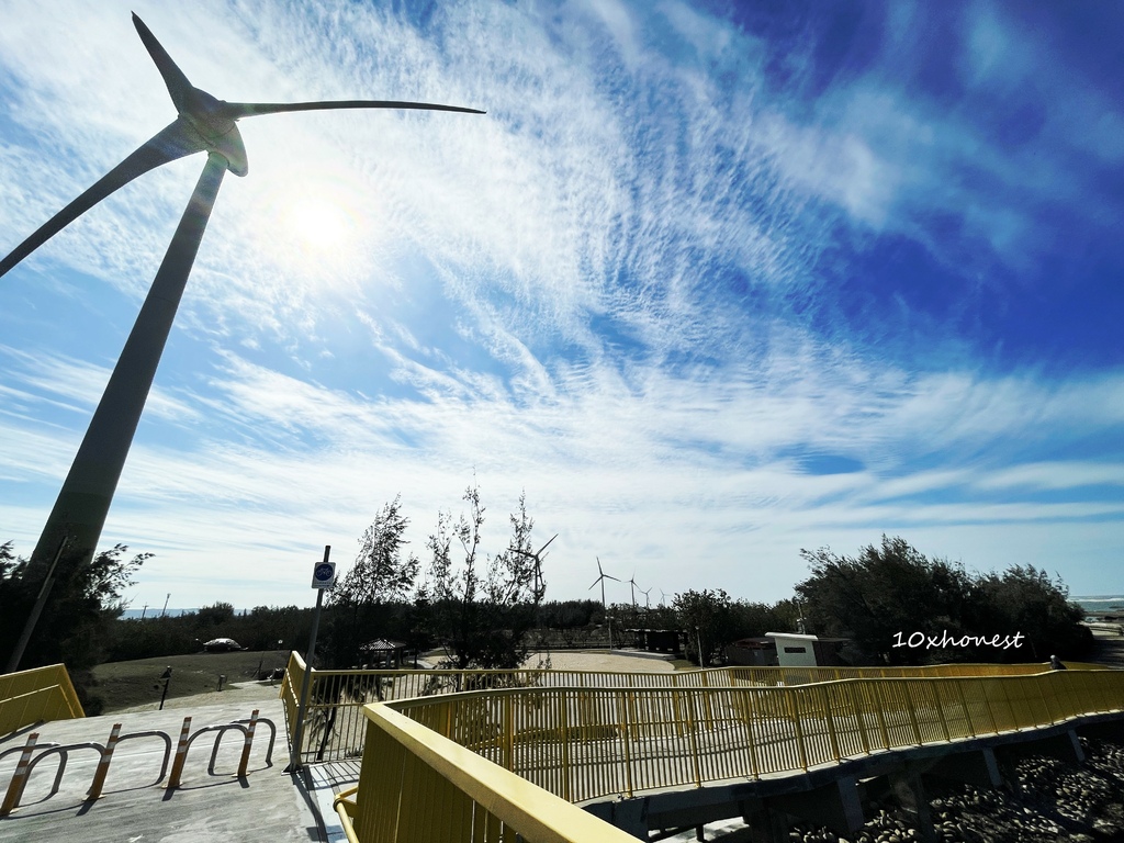 【台中大安龜殼公園】吹風、騎單車、賞日落，專屬風力發電的風車濕地美景！