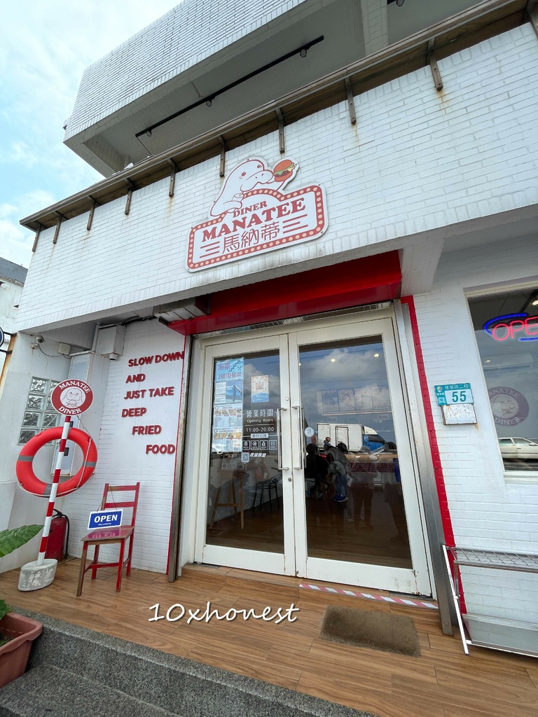 【八斗子美食】無敵海景佐漁港特色的馬納蒂美式餐廳(Manatee Diner)！｜寵物友善餐廳｜無訂位