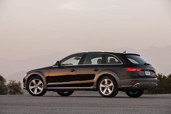 2013-Audi-A4-Allroad-side-back.jpg