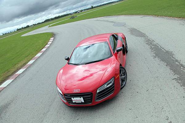 2014-Audi-R8-V10-Plus-45.jpg