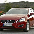 Volvo-V60_2011_800x600_wallpaper_16.jpg