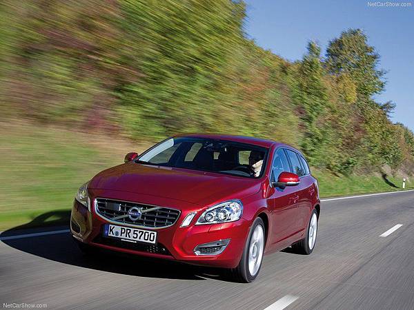 Volvo-V60_2011_800x600_wallpaper_20.jpg