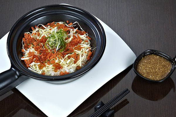 鮭魚親子釜燒飯.jpg 鮭魚親子釜燒飯.jpg