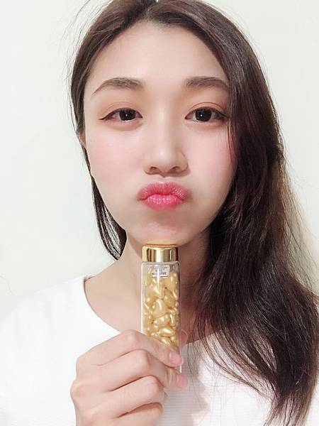 BC百匡,靚顏抗皺淡紋賦活油(百匡賦活膠囊),百匡賦活膠囊,
白龍膽花精萃可亮白撫平細紋與修護受傷肌膚,並高度保濕鎖水,延緩肌膚老化,一顆多種用途,強效版晚安面膜
,百匡賦活膠囊,百匡膠囊
