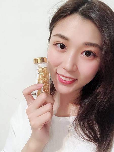 BC百匡,靚顏抗皺淡紋賦活油(百匡賦活膠囊),百匡賦活膠囊,
白龍膽花精萃可亮白撫平細紋與修護受傷肌膚,並高度保濕鎖水,延緩肌膚老化,一顆多種用途,強效版晚安面膜
,百匡賦活膠囊,百匡膠囊
