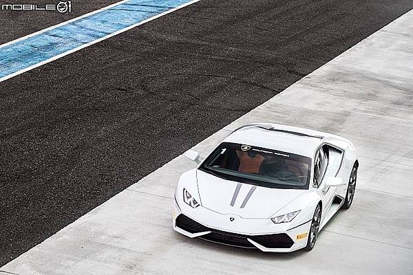 Lamborghini Huracan LP580-2 -03.jpg