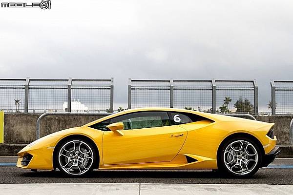 Lamborghini Huracan LP580-2 -11.jpg