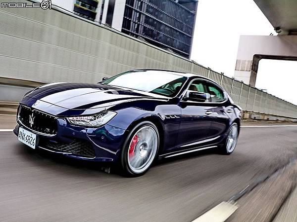 Maserati Ghibli S Q4 Plus-01.jpg