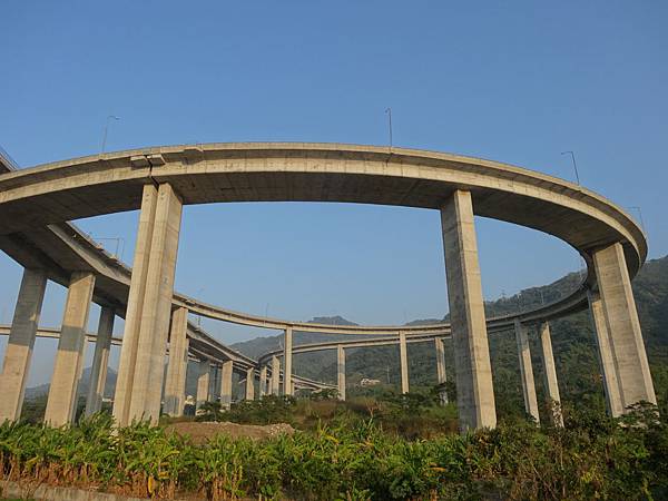 高速公路八景第一名-橋聳雲天-國姓交流道