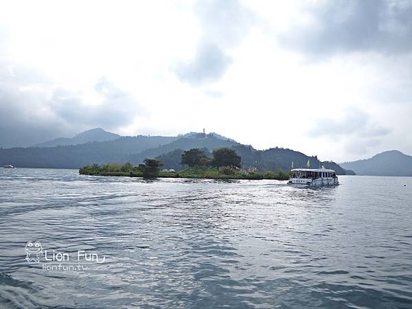 【日月潭遊艇】乘日月潭新東方號遊艇遊湖，還有餐點與遊艇管家