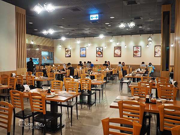 高雄左營港式飲茶 好正點港式點心專賣 自由店 全新菜單推出 港點只要49元 提供停車位 自由路美食 左營美食 Lion Fun