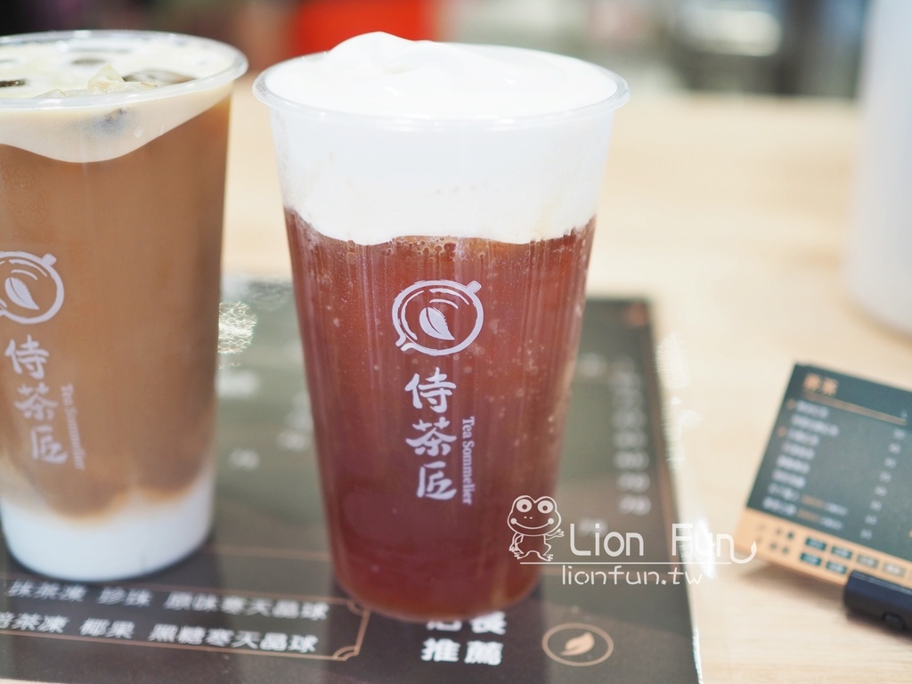 高雄必喝飲料｜侍茶匠左營富國店。豆乳奶蓋迸出新滋味｜獨一無二