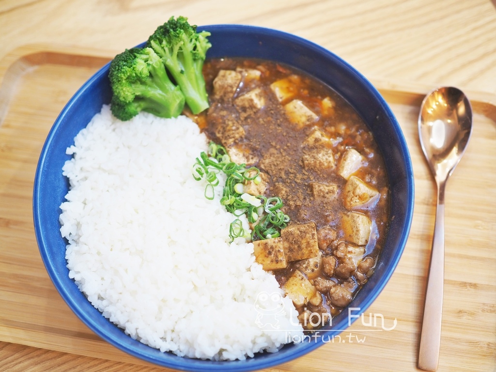 台中牛肉麵推薦｜丸形食屋。牛肉麵｜牛腩飯｜日式咖哩｜南洋綠咖