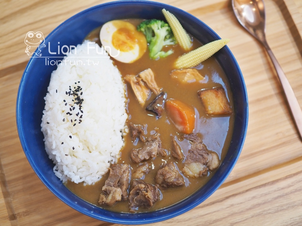 台中牛肉麵推薦｜丸形食屋。牛肉麵｜牛腩飯｜日式咖哩｜南洋綠咖