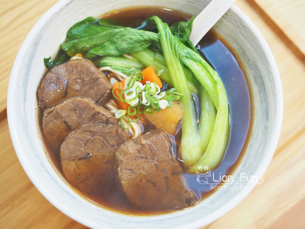 台中牛肉麵推薦｜丸形食屋。牛肉麵｜牛腩飯｜日式咖哩｜南洋綠咖