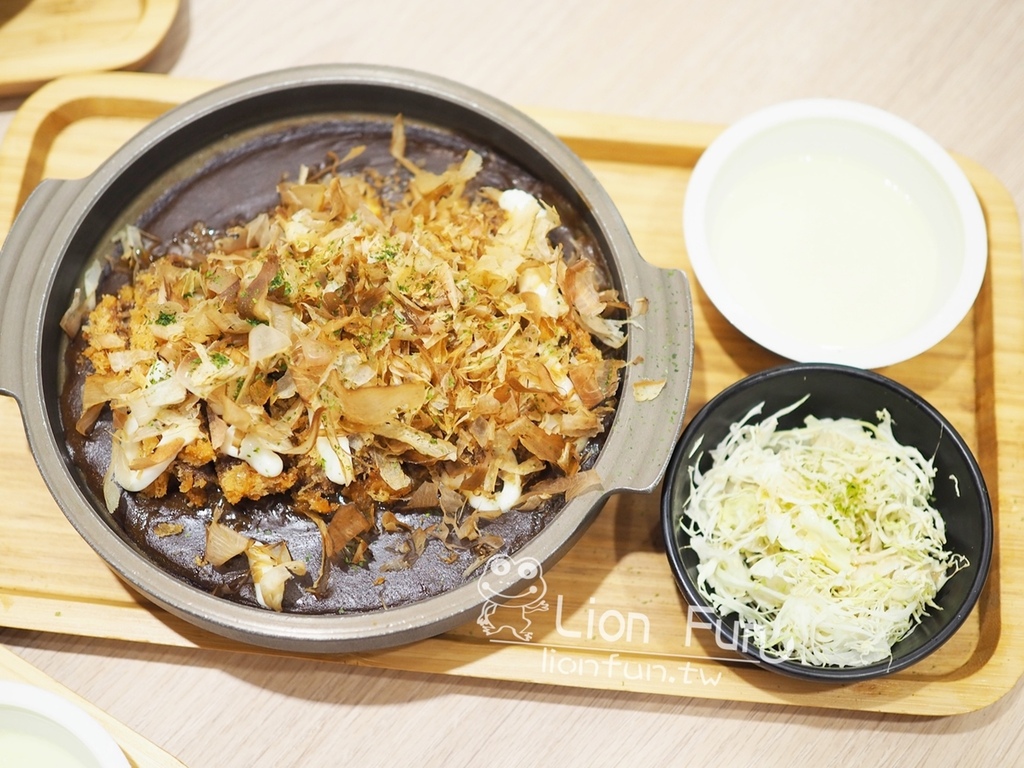 屏東炸豬排專賣店｜京厚屋家樂福屏東店。超人氣定食、丼飯$19