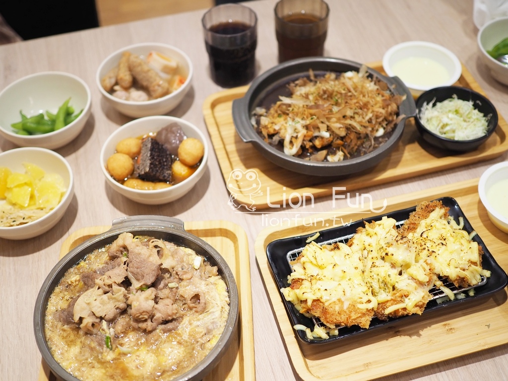 屏東炸豬排專賣店｜京厚屋家樂福屏東店。超人氣定食、丼飯$19