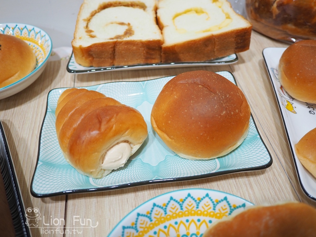 台中紅豆麵包｜小豆パン ほんと紅豆麵包中正店。十勝紅豆麵包｜