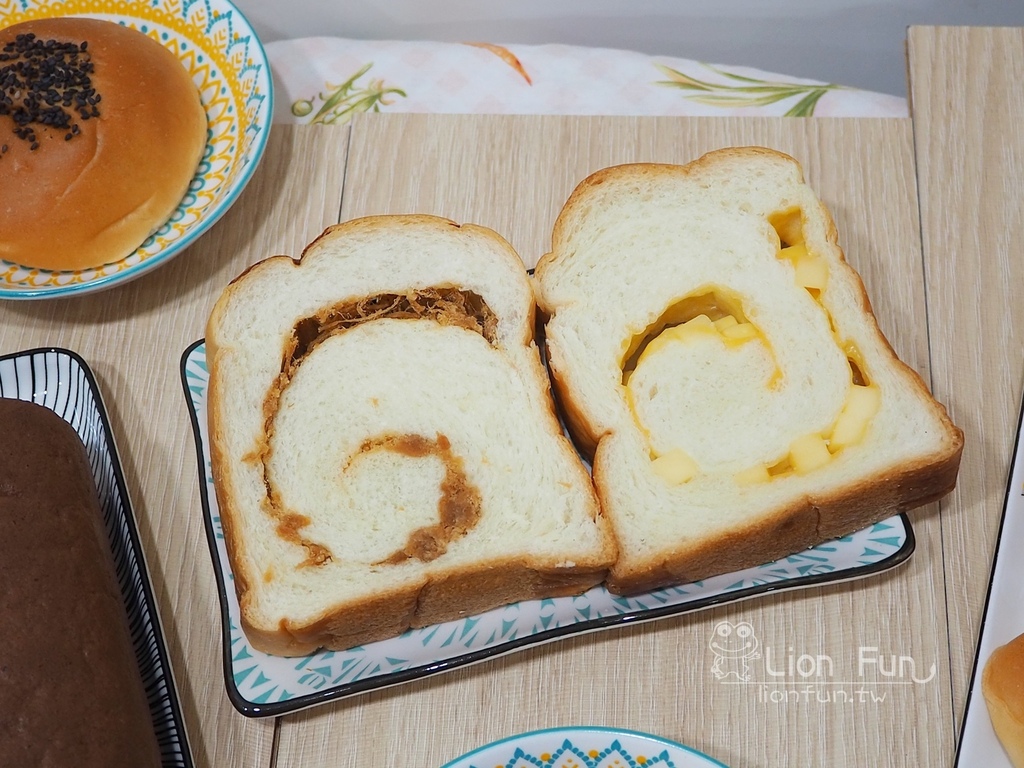 台中紅豆麵包｜小豆パン ほんと紅豆麵包中正店。十勝紅豆麵包｜