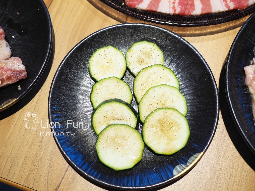 高雄文山特區燒肉｜燒肉無双高雄澄清館。套餐式燒肉｜慶生好地方