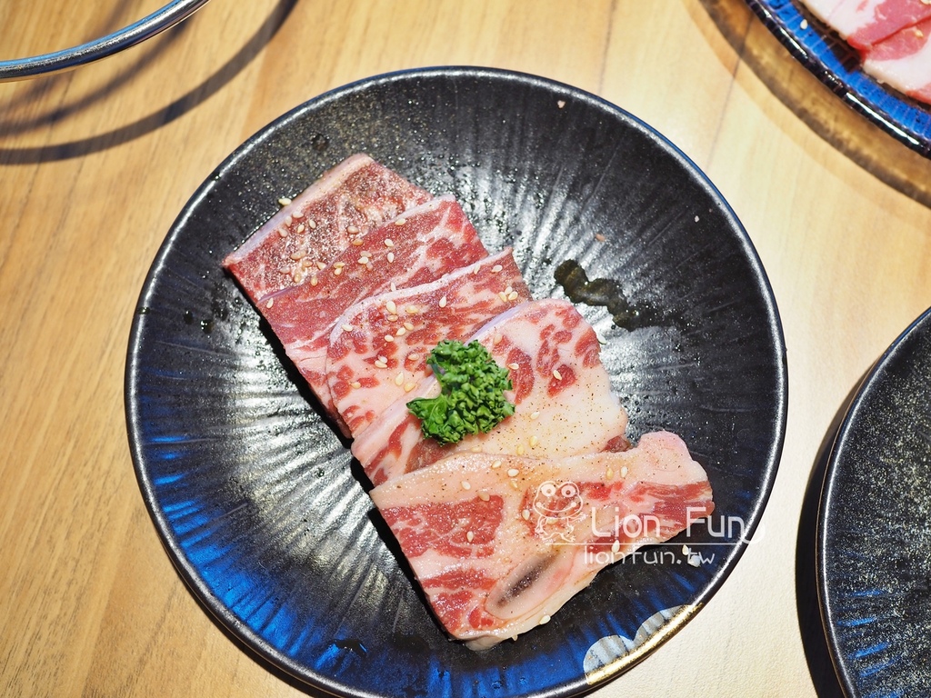 高雄文山特區燒肉｜燒肉無双高雄澄清館。套餐式燒肉｜慶生好地方