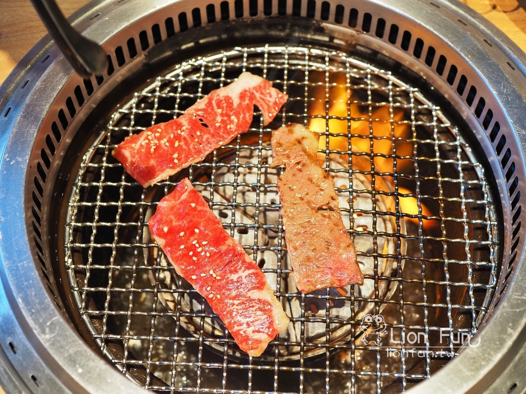 高雄文山特區燒肉｜燒肉無双高雄澄清館。套餐式燒肉｜慶生好地方