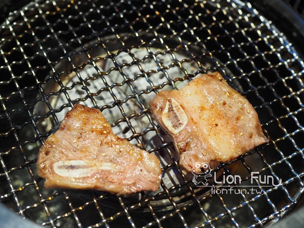 高雄文山特區燒肉｜燒肉無双高雄澄清館。套餐式燒肉｜慶生好地方