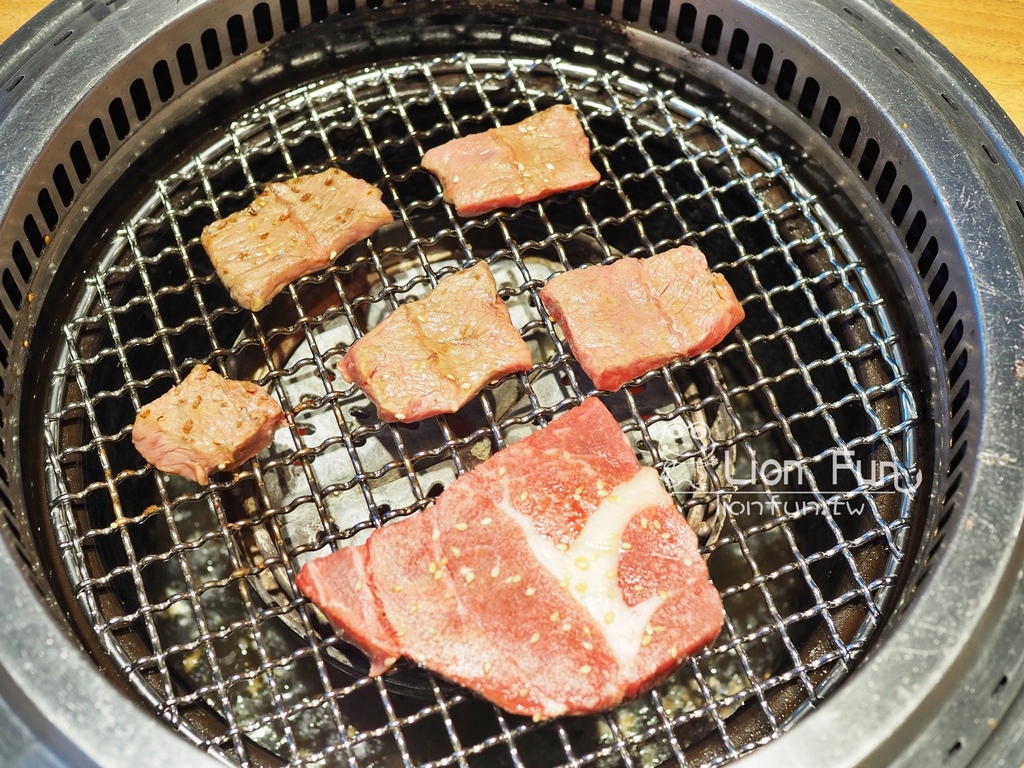 高雄文山特區燒肉｜燒肉無双高雄澄清館。套餐式燒肉｜慶生好地方