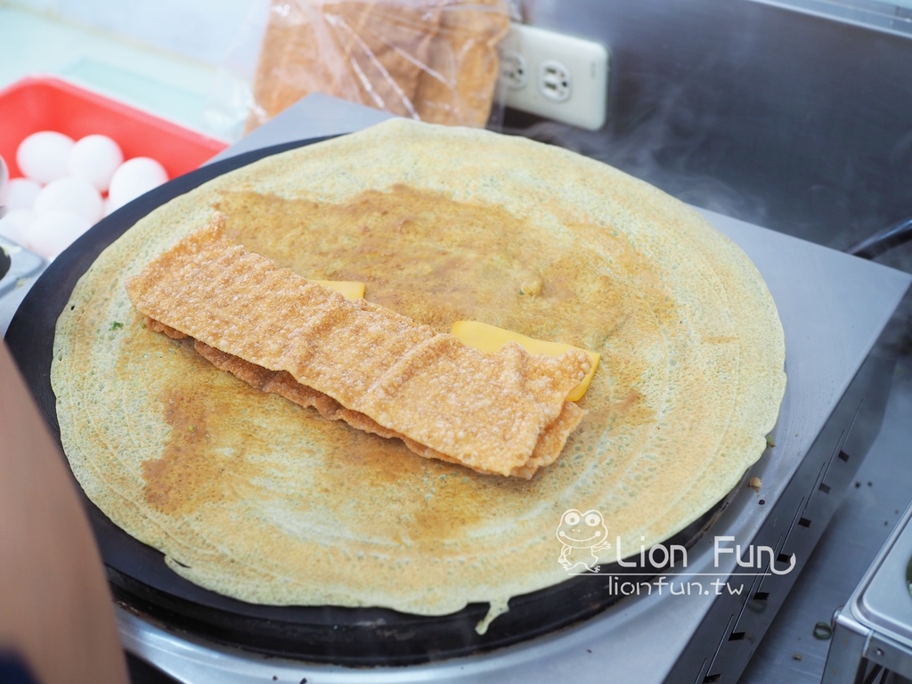 高雄煎餅果子｜煎餅王煎餅果子福德店。酥酥脆脆高雄蛋餅｜天津風