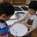 翔麒體驗滾元宵 (800x600).jpg