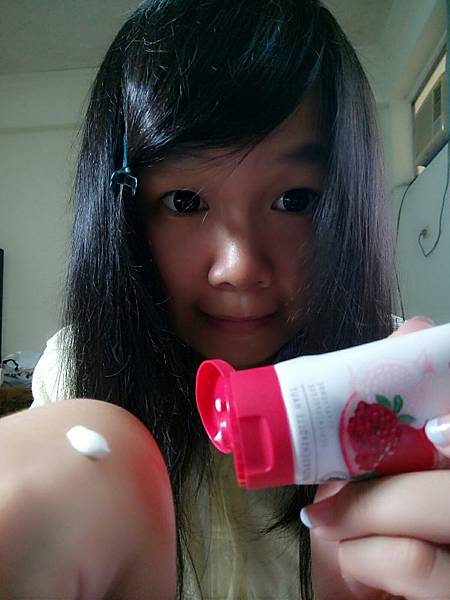 德國植萃有機紅石榴煥顏緊緻日霜_1702.jpg 試用